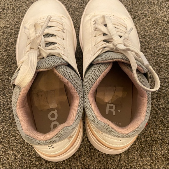 On - The Roger Advantage Sneakers - Picture 2 of 6